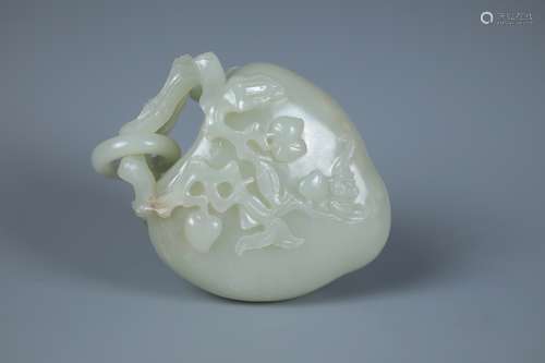 A CHINESE CARVED WHITE  JADE 'PEACH'-FORM BOX AND COVER