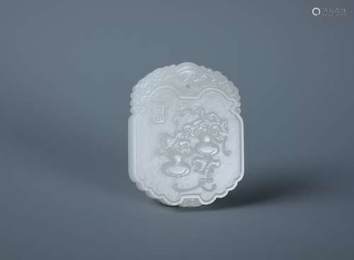 A FINELY CARVED CHINESE WHITE JADE PENDANT