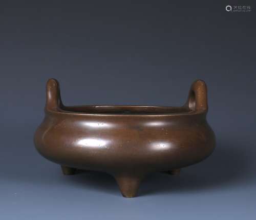 A CHINESE BRONZE TRIPOD CENSER WITH MARK SEAL