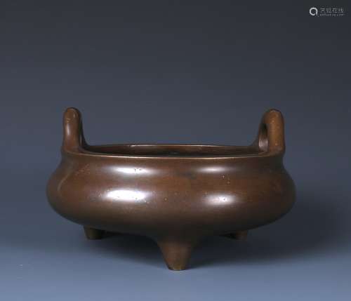 A CHINESE BRONZE TRIPOD CENSER WITH MARK SEAL