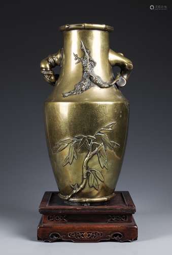 A LARGE FINELY CAST CHINESE BRONZE ORCHIS VASE WITH