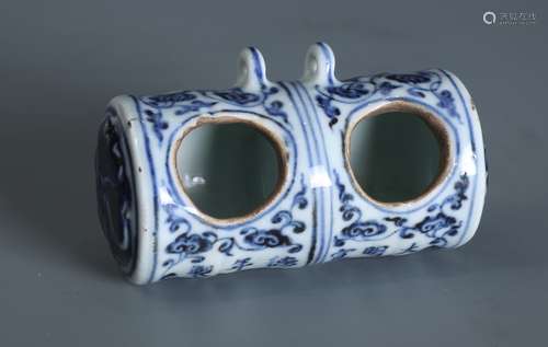 A SET OF CHINESE BLUE AND WHITE PORCELAIN BIRD FEED