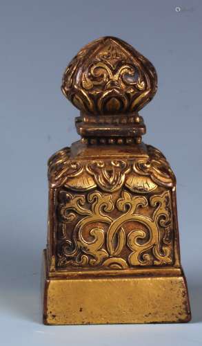 A FINELY CARVED GILT BRONZE SEAL WITH FIVE CHARATER