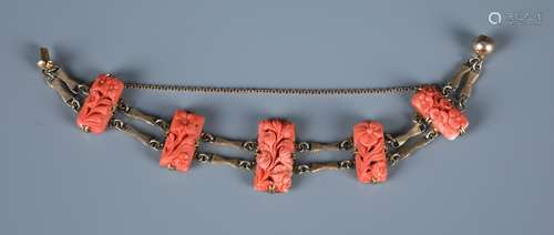 A VICTORIAN CORAL GOLD BRACELET