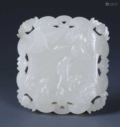 A RARE AND FINELY CARVED CHINESE WHITE JADE 'PEACH,