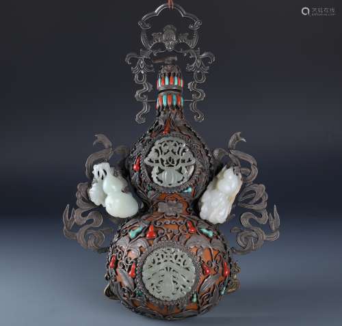 A SILVER AND WHITE JADE DOUBLE GOURD WALL VASE