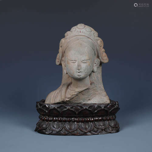 A Rare and Large Sandstone Head of Budda Song Dynasty