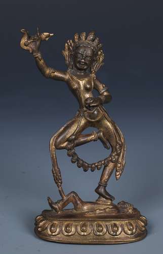 A GILT BRONZE FIGURE OF SARVABUDDHADAKINI