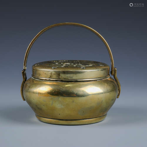 AN UNUSUAL BRONZE  HANDWARMER WITH PIERCED COVER