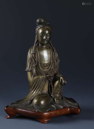 A WELL-CARVED BRONZE FIGURE OF SEATED GUANYIN WITH