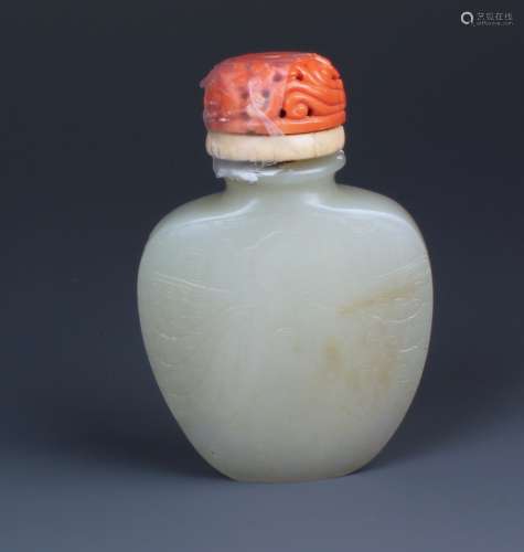 A CHINESE WHITE JADE SNUFF BOTTLE WITH CORAL COVER