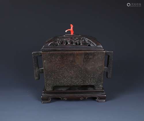 A CARVED CHINESE BRONZE RECTANGULAR CENSER AND COVER