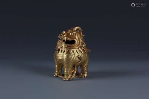 A FINE CHINESE GILT BRONZE MYTHICAL BEAST SHAPED