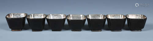 SET OF SMALL BLACK LACQUERED CUPS WITH SILVER TANK 7PCS