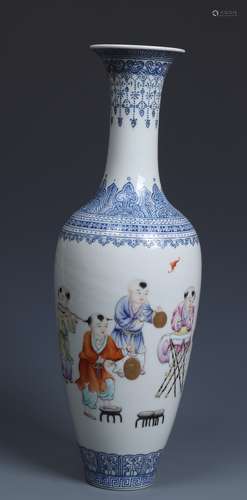 A RARE FAMILLE ROSE 'CHILDREN PLAYING' BOTTLE VASE