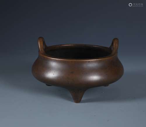 A FINELY CAST BRONZE TRIPOD CENSER WITH TWO EVERTED