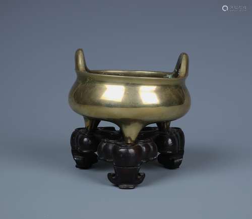 A FINELY CAST POLISHED BRONZE TRIPOD CENSER WITH