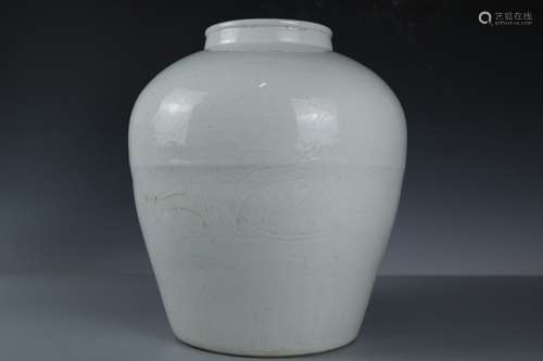 A White Glaze Porcelain Vase