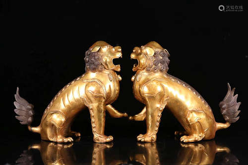 18-19TH CENTURY, A PAIR OF AUSPICIOUS ANIMAL DESIGN GILT BRONZE ORNAMENT, LATE QING DYNASTY