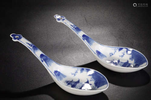 17-19TH CENTURY, A PAIR OF FLORAL PATTERN PORCELALIN SPOON, QING DYNASTY