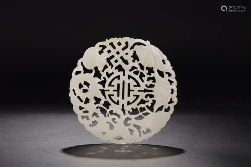 17-19TH CENTURY, A FLORAL PATTERN HE TIAN JADE ORNAMENT, QING DYNASTY