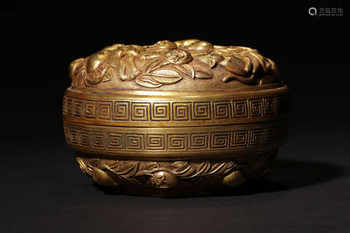 17-19TH CENTURY, A STORY DESIGN GILT BRONZE BOX, QING DYNASTY