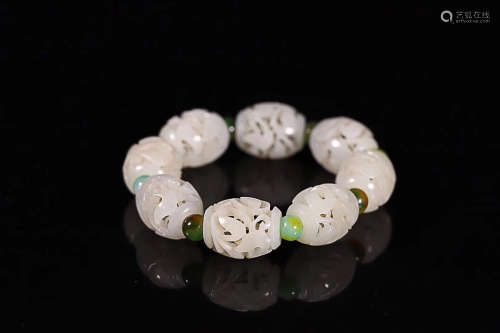 18-19TH CENTURY, A HOLLOWED OUT PATTERN HE TIAN JADE BRACELET, LATE QING DYNASTY