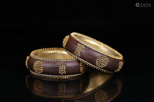17-19TH CENTURY, A PAIR OF AGILAWOOD BANGLE, QING DYNASTY