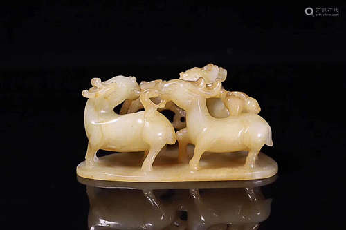 18-19TH CENTURY, AN OLD TIBETAN DEER DESIGN HETIAN JADE ORNAMENT, LATE QING DYNASTY