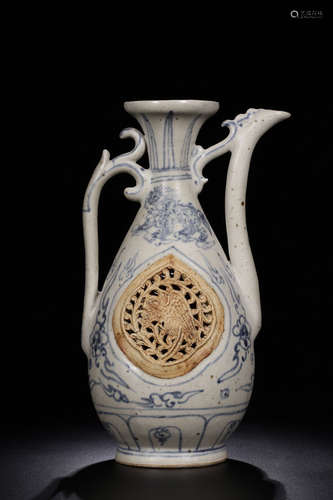 14-16TH CENTURY, A LION PATTERN PORCELAIN EWER, MING DYNASTY