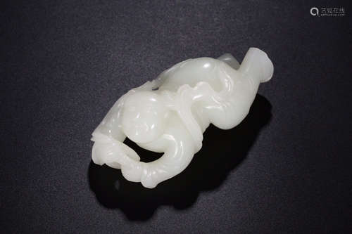 17-19TH CENTURY, A KID DESIGN HE TIAN JADE ORNAMENT, QING DYNASTY