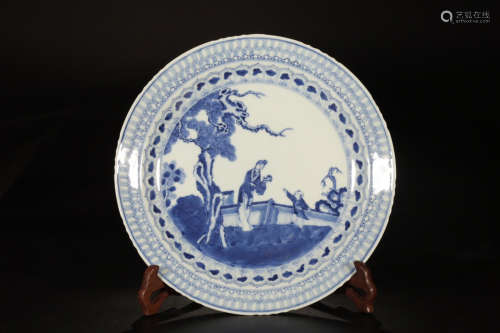 A CHARACTER PATTERN PORCELAIN PLATE