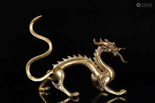 A DRAGON DESIGN GILT BRONZE ORNAMENT