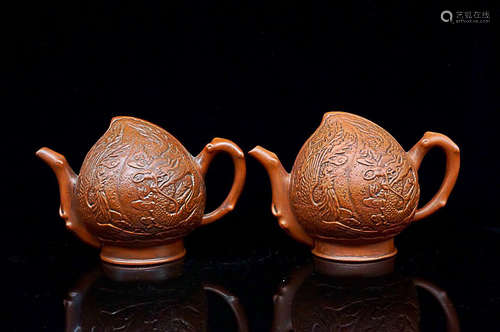 A PAIR OF OLD TIBETAN PEACH DESIGN PURPLE CLAY TEAPOTS