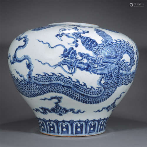 CHINESE PORCELAIN BLUE AND WHTIE DRAGON JAR
