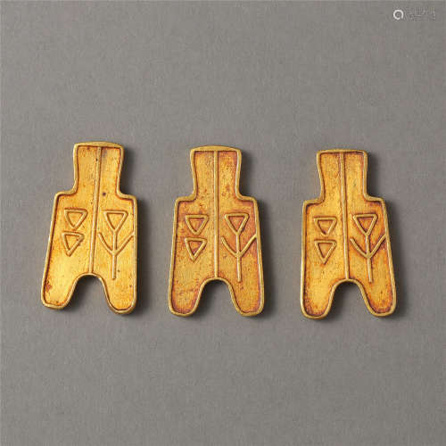 THREE CHINESE PURE GOLD SPAE SHAPED COINS