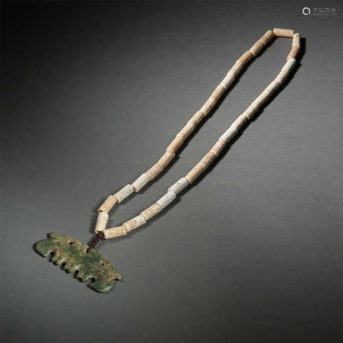 CHINESE HONGSHAN JADE COMB NECKLACE