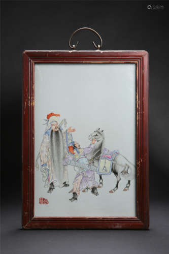 CHINESE PORCELAIN FAMILLE ROSE FIGURE PLAQUE WITH FRAME