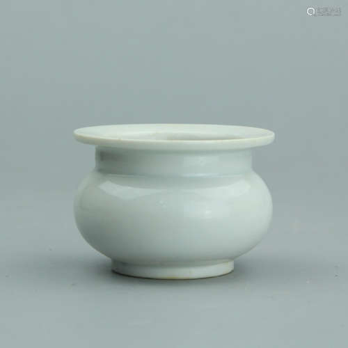 Chinese porcelain incense burner.