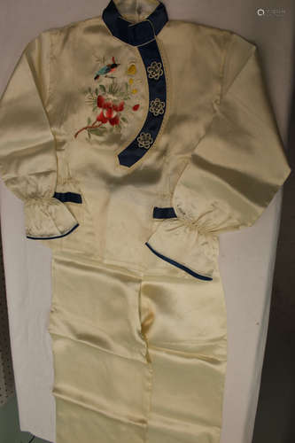 Chinese child embroidery silk pajama set.