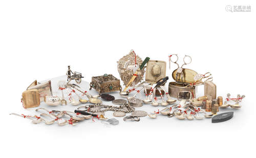 A collection of silver and gold bijouterie