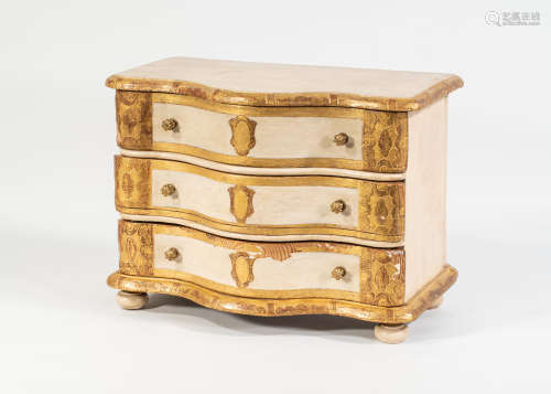 MINIATURE FURNITURE - A North Italian painted and parcel gilt commode