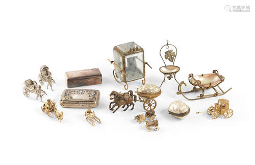 A collection of Palais Royal and items of bijouterie