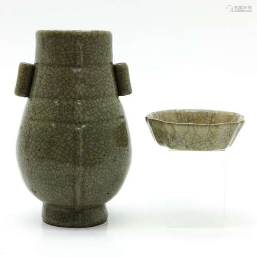 A Crackle Glazed Decor Vase and Dish