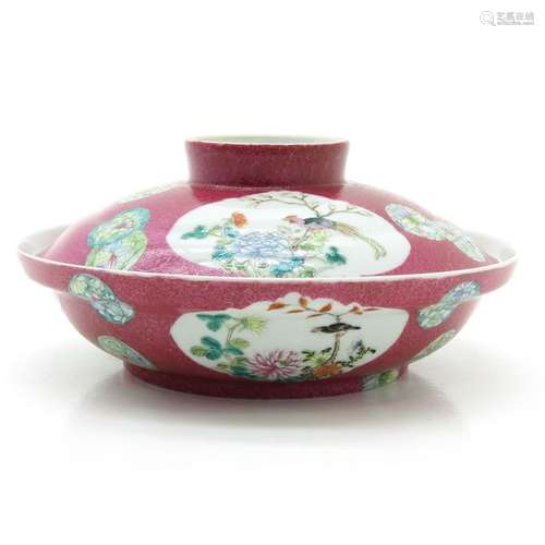 A Famille Rose Decor Bowl with Cover