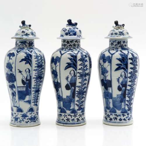 A Lot of 3 Garniture Vases with Cover