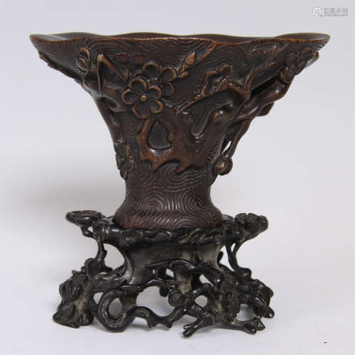 CHINESE AGALWOOD FLOWER JUE CUP WITH ROSEWOOD BASE