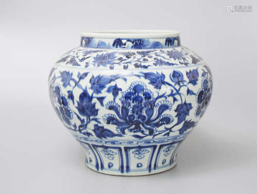 LARGE CHINESE PORCELAIN BLUE AND WHITE FLOWER JAR