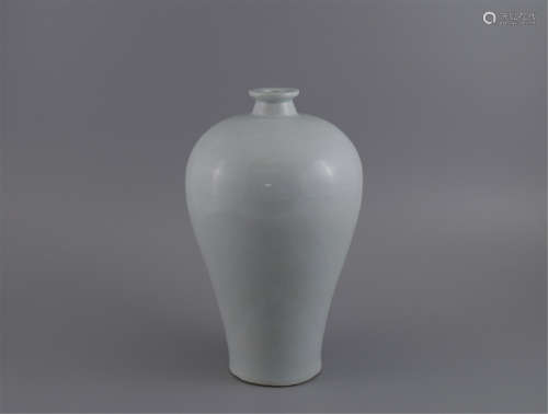 CHINESE PORCELAIN BLUE GLAZE MEIPING VASE