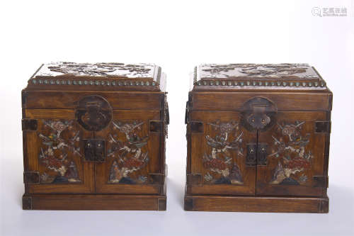 PAIR OF CHINESE GEM STONE INLAID HUANGHUALI SQUARE BOXES